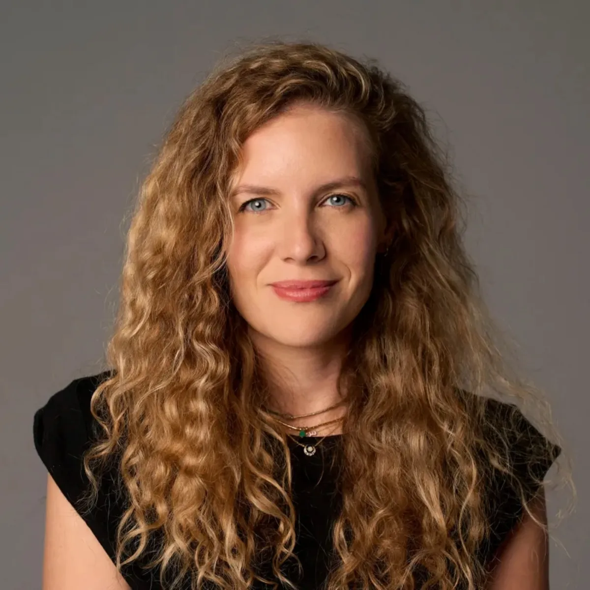 المخرجة آمال القلاتي- الصورة من الشركة المنتجة للفيلم