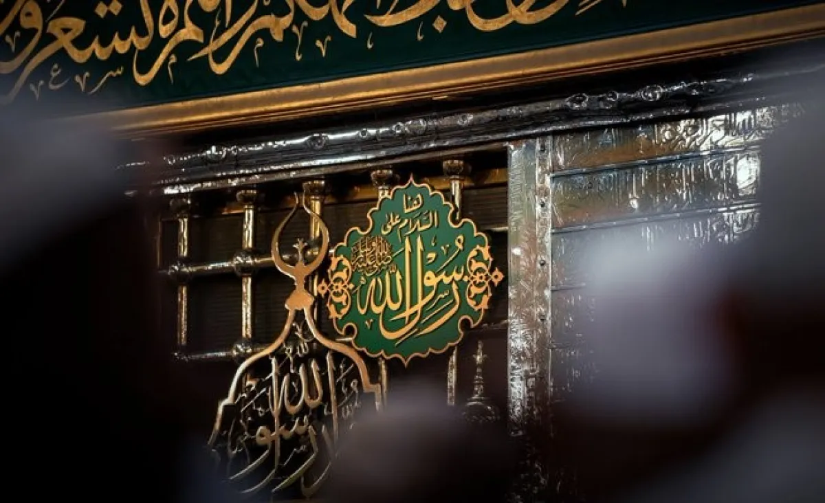 7 آداب شرعية يجب الالتزام بها عند زيارة المسجد النبوي - الصورة من حساب وزارة الحج والعمرة على منصة إكس