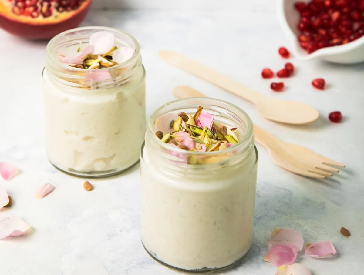 الزبادي يحتوي على البكتيريا النافعة