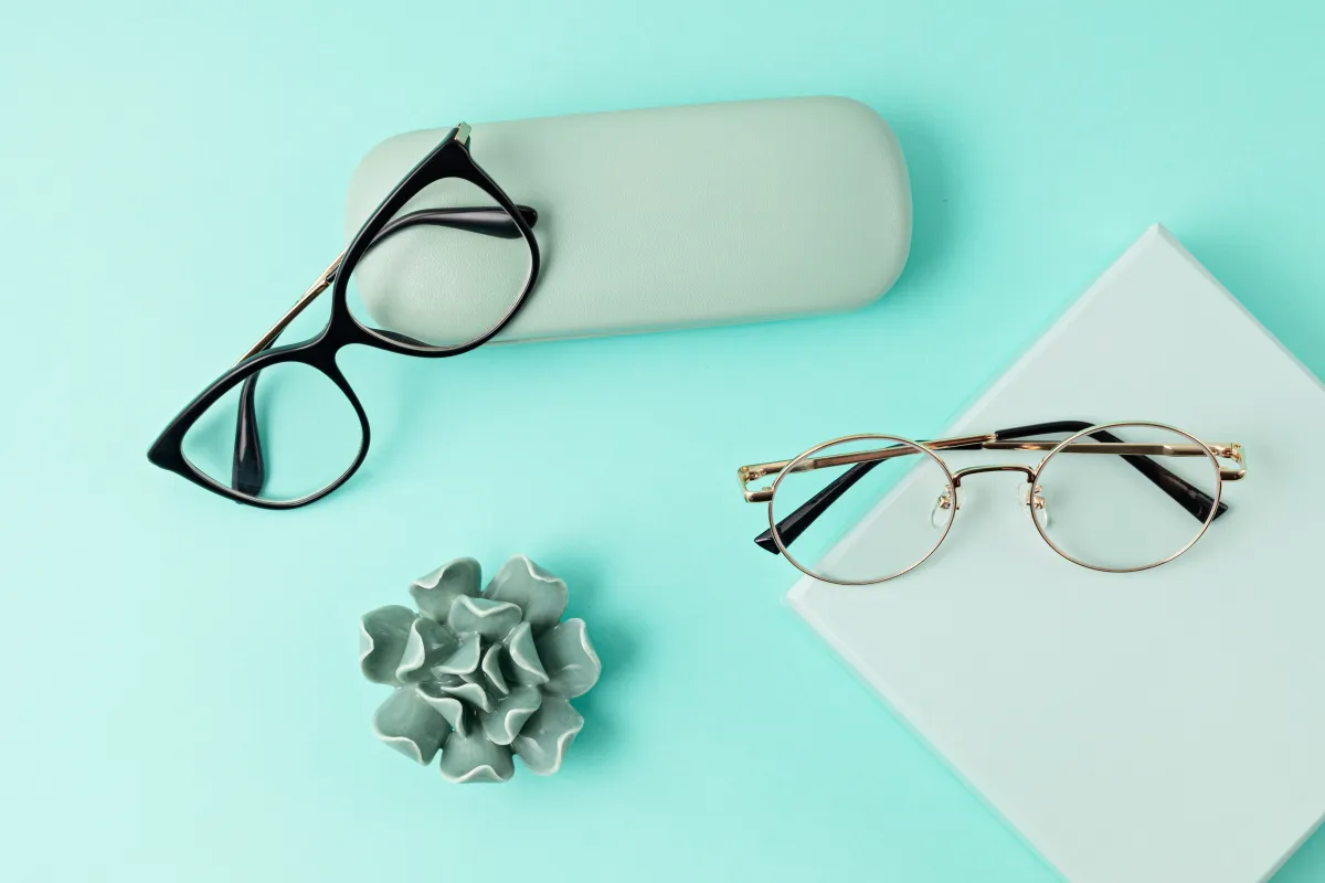 نظارتان طبيتان