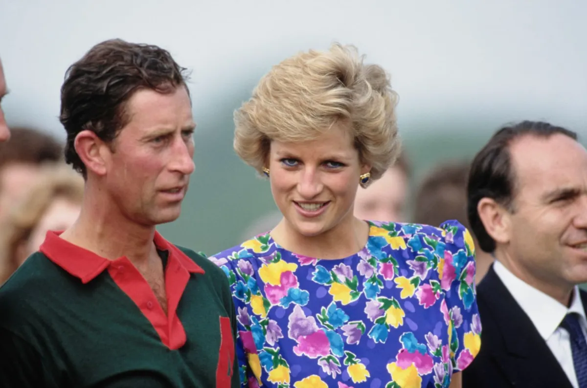 الأمير تشارلز والأميرة ديانا في حديقة وندسور الكبرى، وندسور، بيركشاير، إنجلترا (British Royal Charles and  Diana in Windsor Great Park, Windsor, Berkshire, England). مصدر الصورة: Tim Graham Photo Library via Getty Images