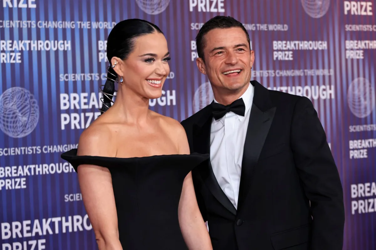 كاتي بيري وأورلاندو بلوم في متحف أكاديمية السينما في لوس أنجلوس، كاليفورنيا (Katy Perry and Orlando Bloom at the Academy Museum of Motion Pictures in Los Angeles, California). مصدر الصورة: Anna Webber/Variety via Getty Images