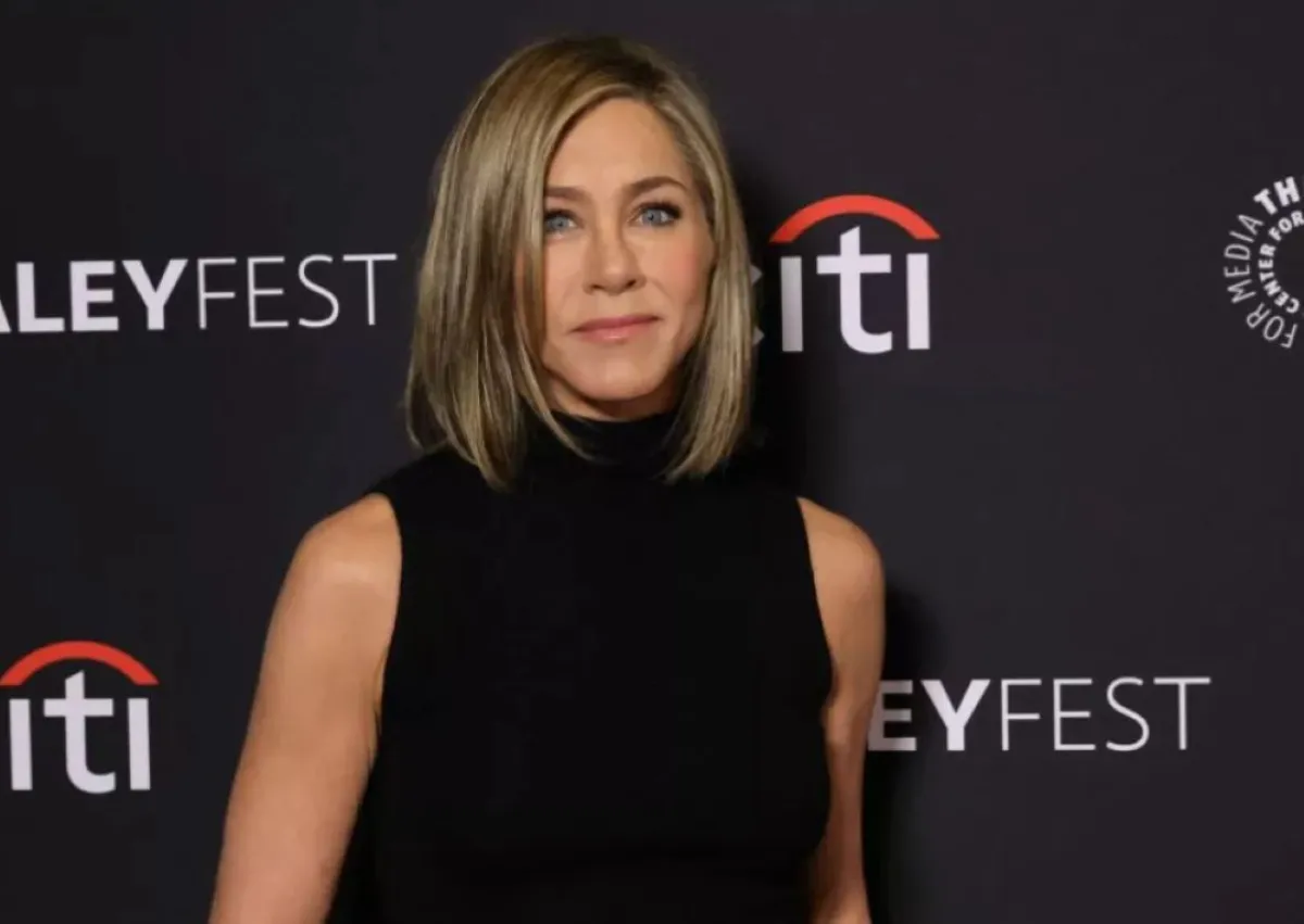 جينيفر أنيستون في PaleyFest LA 2024 في هوليوود، كاليفورنيا (Jennifer Aniston at PaleyFest LA 2024 in Hollywood, California). مصدر الصورة: Kevin Winter/Getty Images/AFP