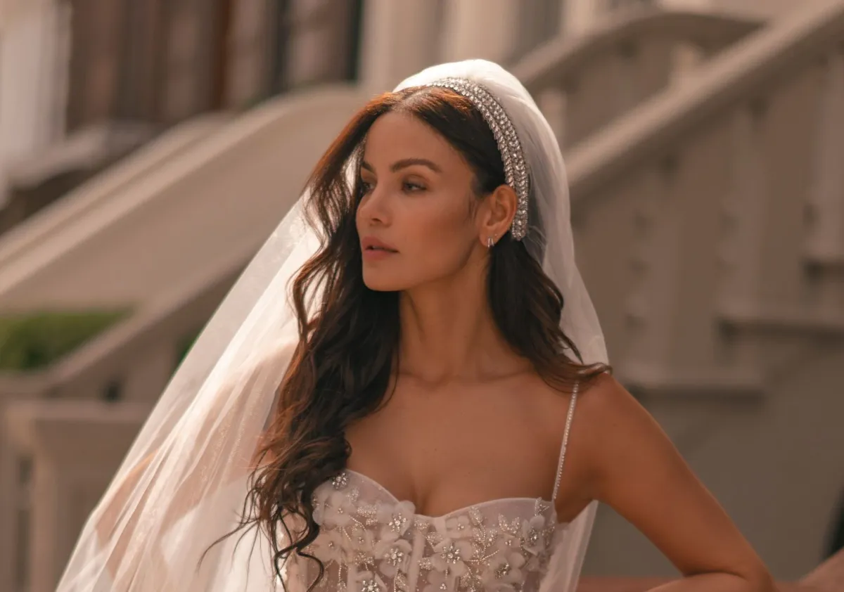  تسريحات شعر مزينة بالأكسسوارات للعروس