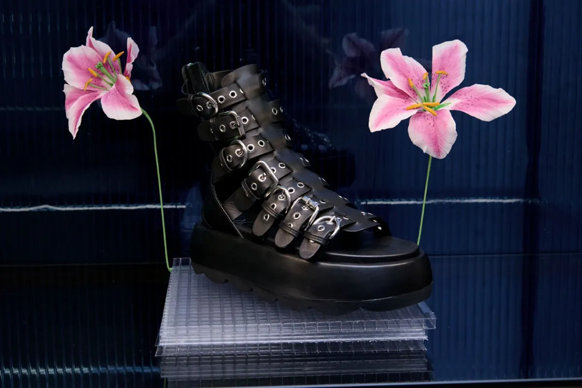  صندل من أغل Agl- الصورة من Launchmetrics/Spotlight ©