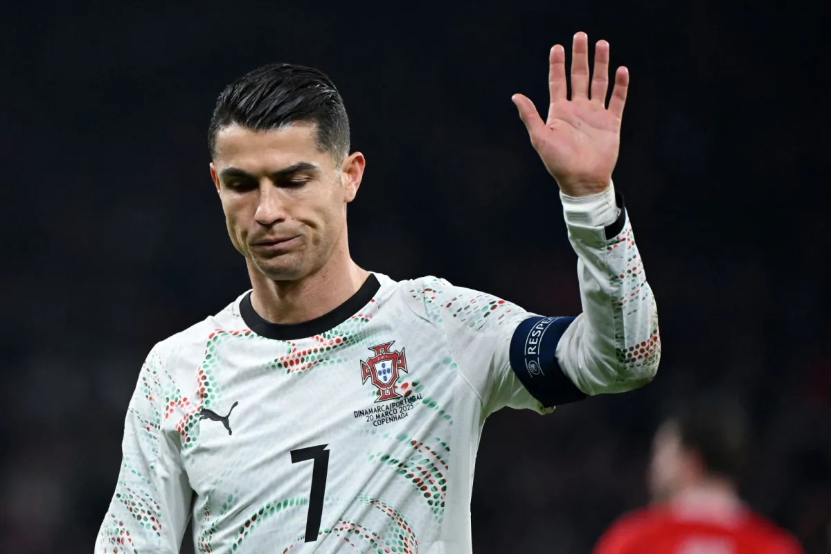 كريستيانو رونالدو في ملعب باركن في كوبنهاغن، الدنمارك (Cristiano Ronaldo at the Parken Stadium in Copenhagen, Denmark). مصدر الصورة: Jonathan NACKSTRAND / AFP