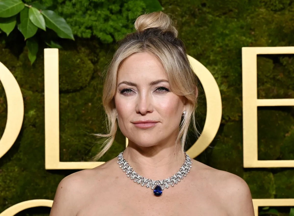 أجمل تسريحات شعر مع الغرَّة على طريقة النجمات