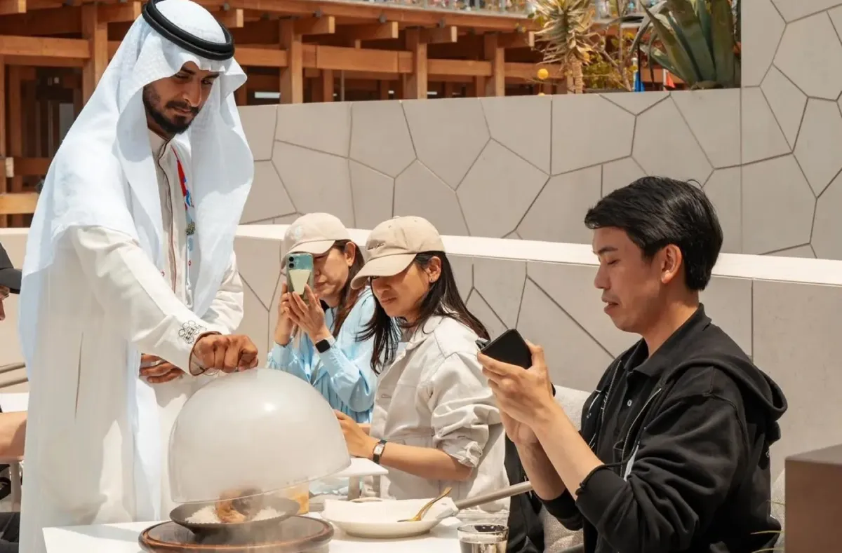 جناح المملكة في إكسبو 2025 أوساكا يقدم تجربة رائعة عن كرم الضيافة السعودية وثراء المطبخ السعودي
