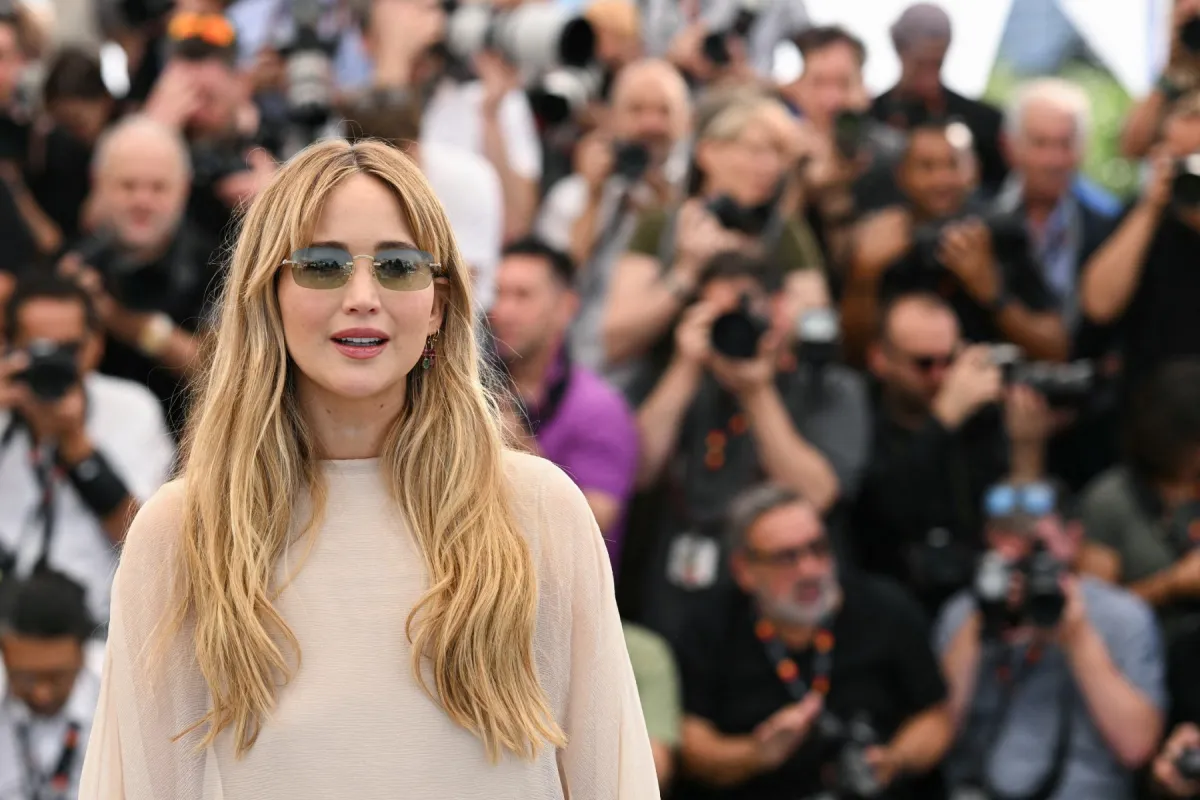 جينيفر لورانس بمهرجان كان 2025( Jennifer Lawrence at Cannes Film Festival  ). مصدر الصورة: Bertrand GUAY / AFP