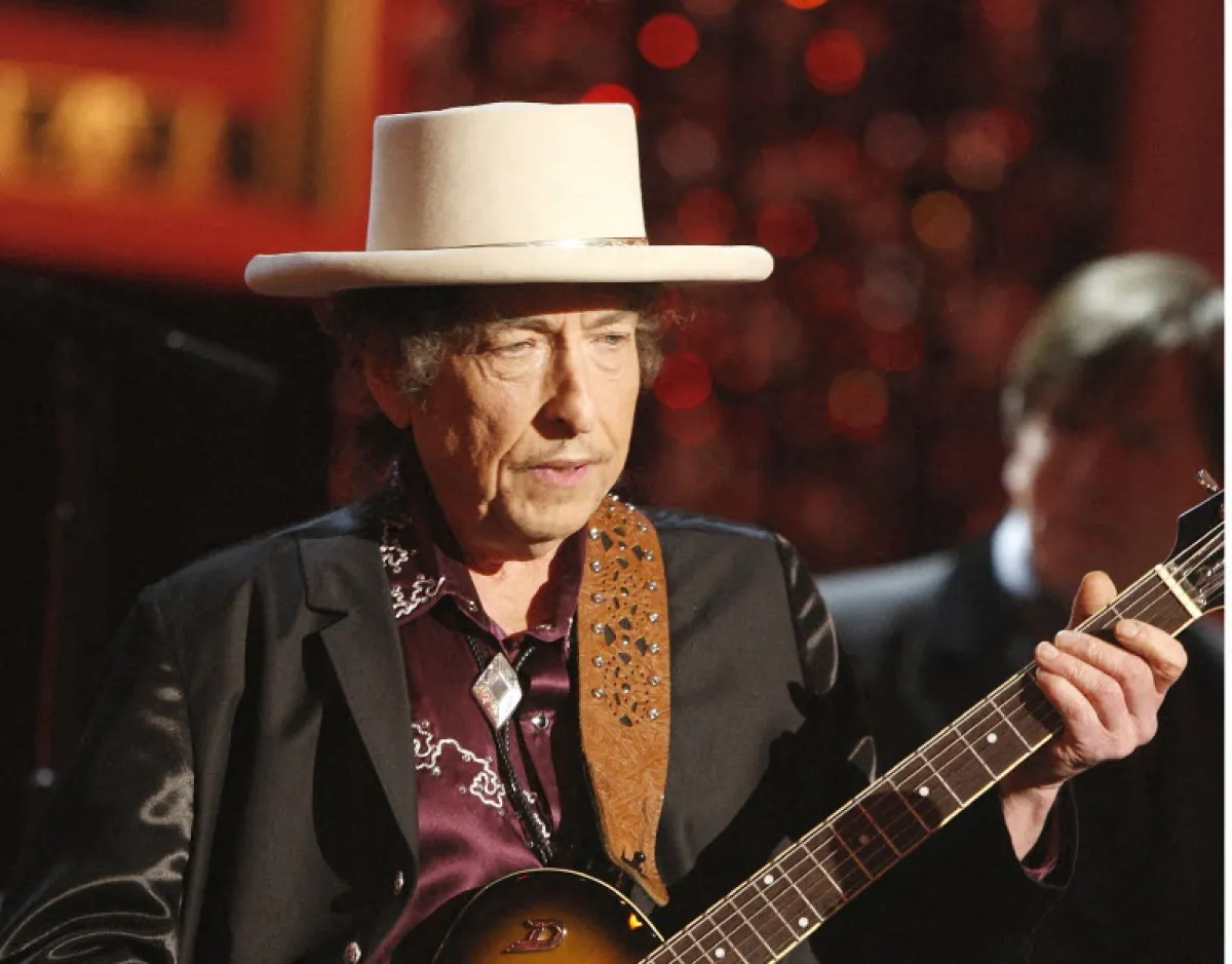 بوب ديلان Bob Dylan – مصدر الصورة  KEVIN WINTER / GETTY IMAGES NORTH AMERICA / Getty Images via AFP