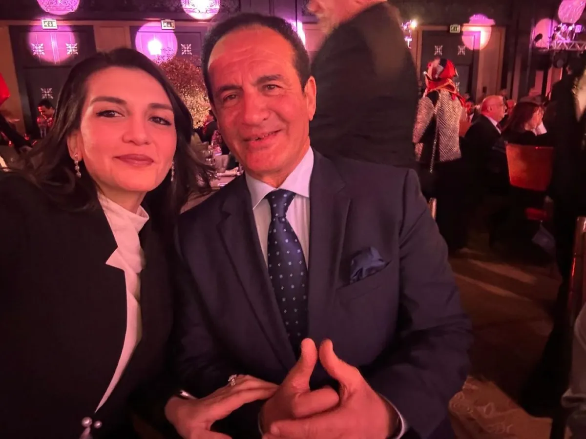 محمد ثروت مع ابنته الدكتورة داليا- الصورة من المكتب الصحفي للمطرب محمد ثروت