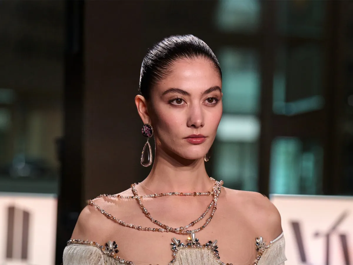 العلاقة بين شكل الحواجب وتطبيق المكياج