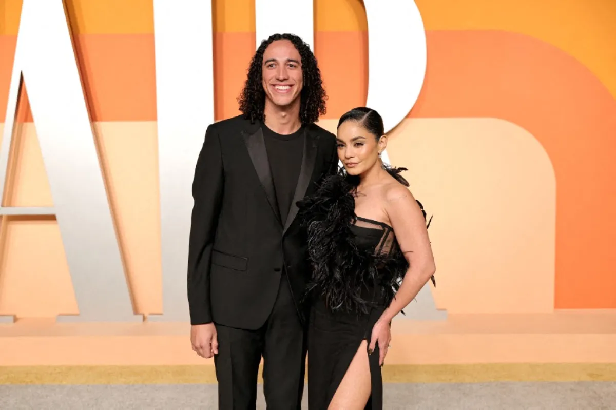 فانيسا هادجنز وكول تاكر في كاليفورنيا (Vanessa Hudgens and Cole Tucker in California). مصدر الصورة: Neilson Barnard / GETTY IMAGES NORTH AMERICA / Getty Images via AFP