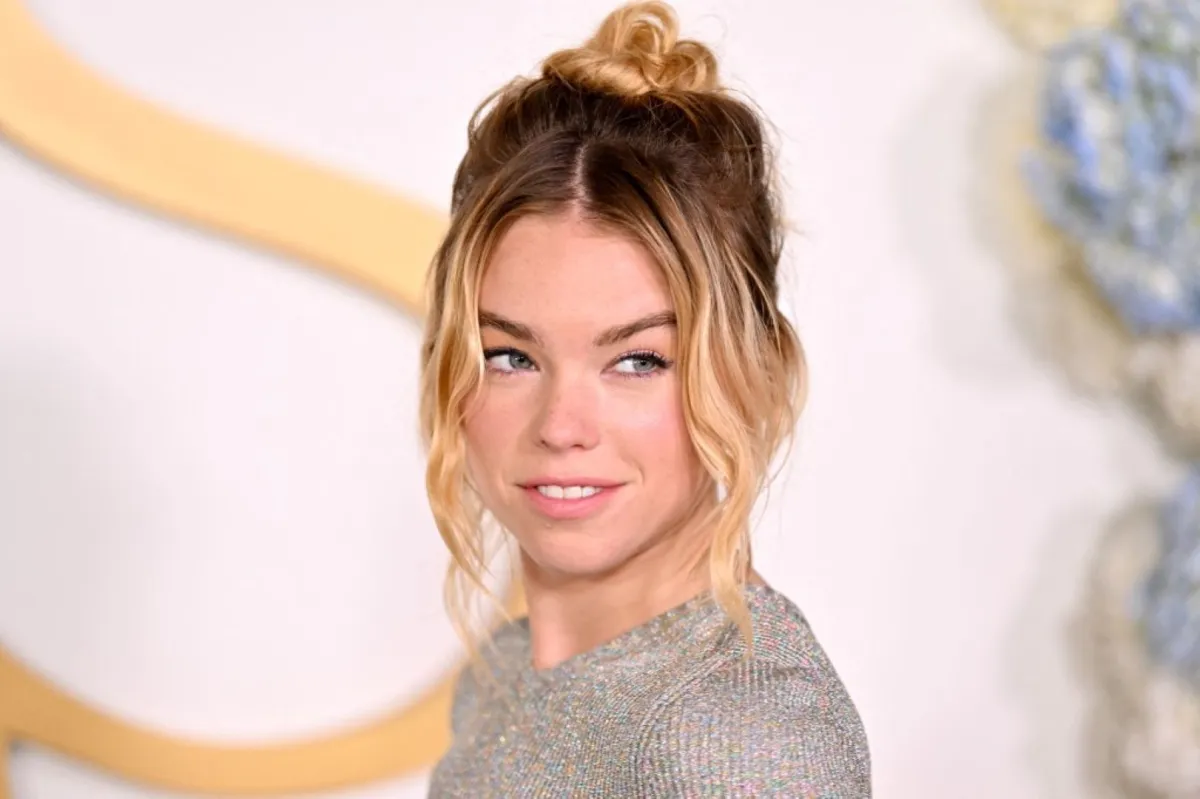 ميلي ألكوك في مسرح باريس في مدينة نيويورك (Milly Alcock at the Paris Theater in New York City). مصدر الصورة: Roy Rochlin / GETTY IMAGES NORTH AMERICA / Getty Images via AFP