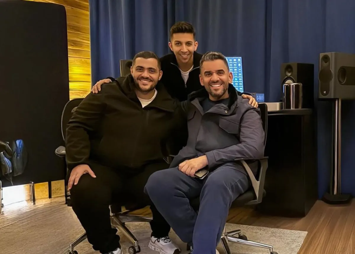 هشام جمال مع المطرب حسين الجسمي والموزع مادي- الصورة من حساب هشام على إنستغرام