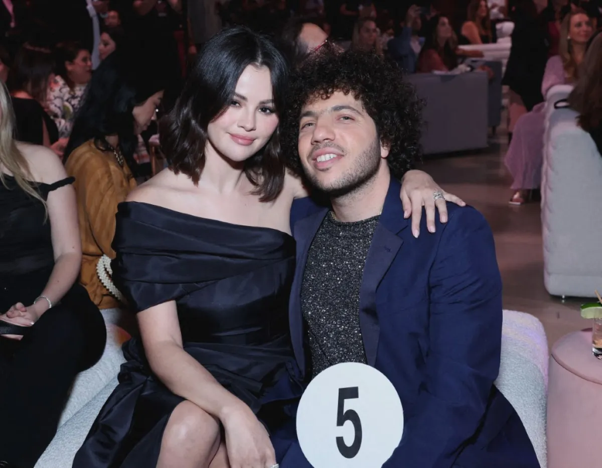 سيلينا غوميز وبيني بلانكو في ستوديوهات نيا في لوس أنجلوس- كاليفورنيا (Selena Gomez and Benny Blanco at Nya Studios in Los Angeles, California). مصدر الصورة: Amy Sussman/Getty Images/AFP