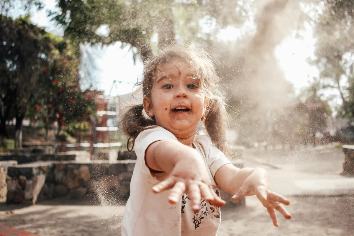 صورة طفلة مشتتة الانتباه