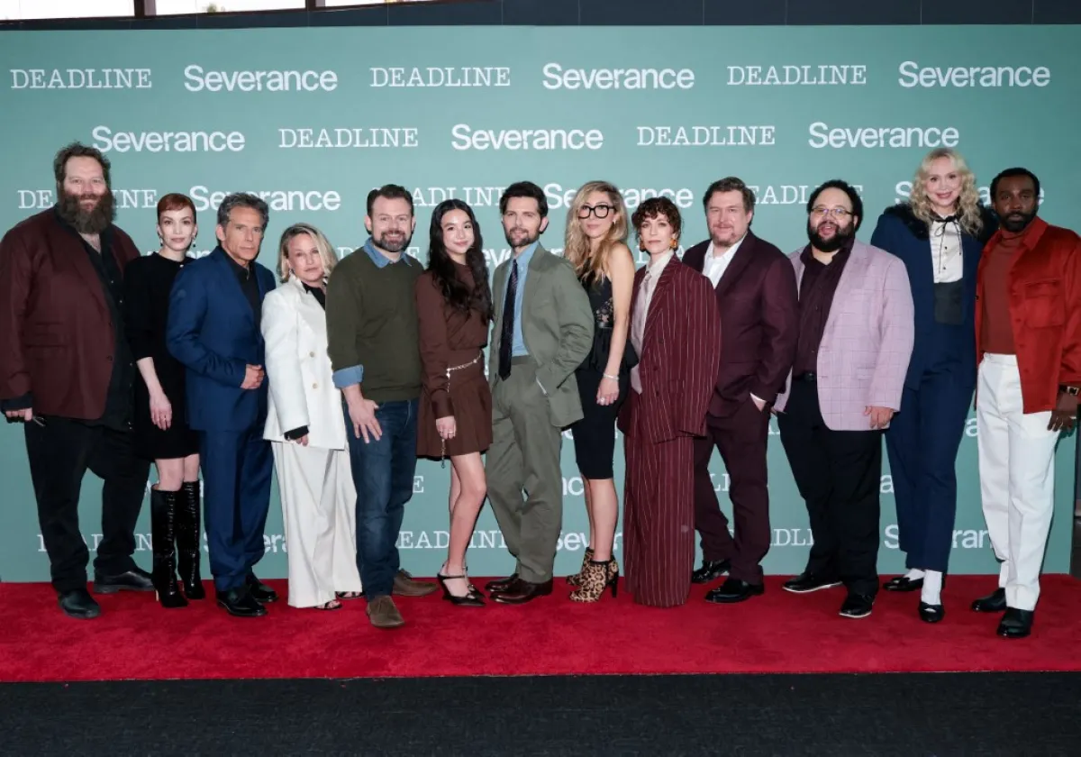 نجوم مسلسل Severance في العرض الخاص – مصدر الصورة Monica Schipper / GETTY IMAGES NORTH AMERICA / Getty Images via AFP