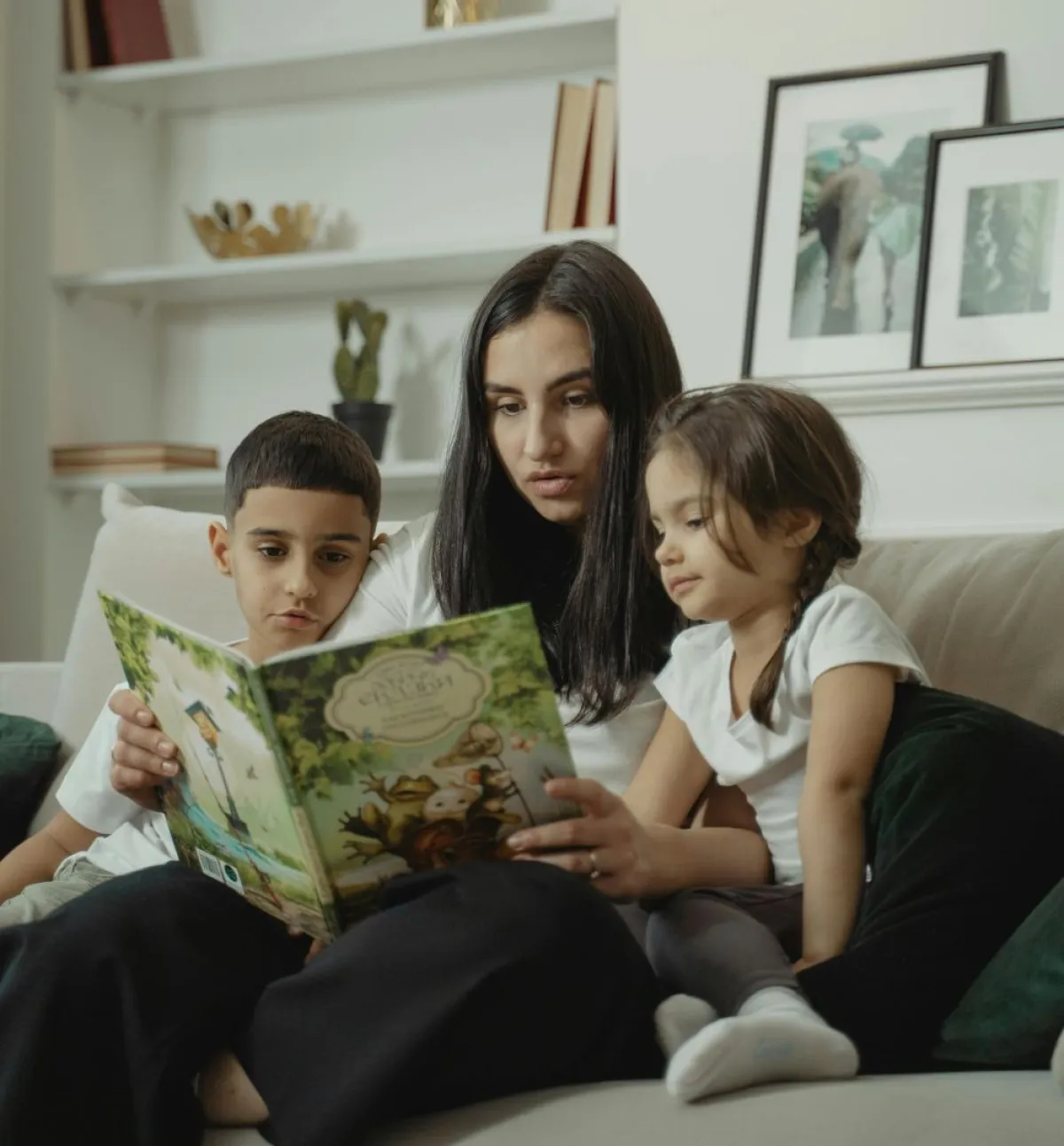 صورة أم تقرأ