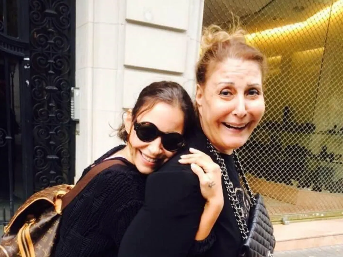 منة شلبي ووالدتها زيزي مصطفى - الصورة من صفحة منة شلبي على فيس بوك