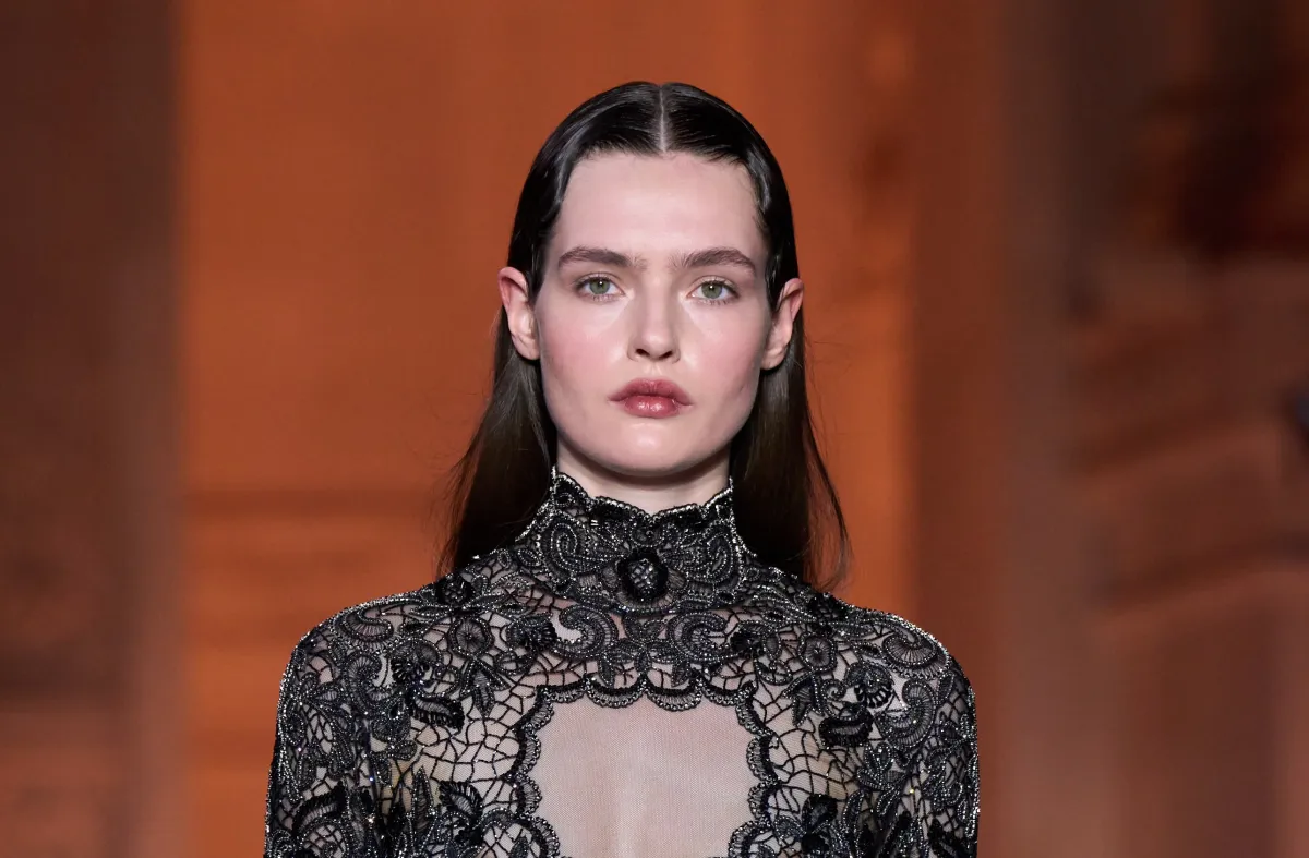 طريقة رسم الحواجب العريضة والطبيعية