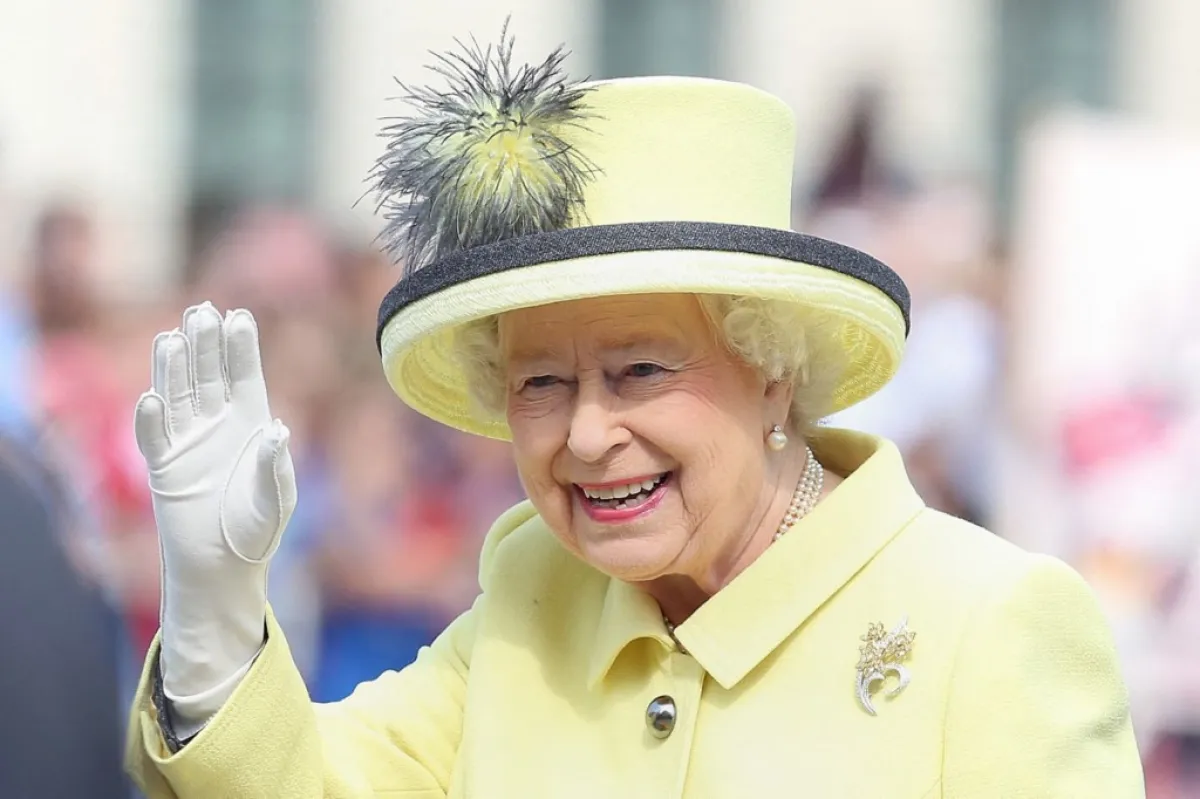 الملكة إليزابيث الثانية في ألمانيا ( Queen Elizabeth II in Germany ). مصدر الصورة: by John MACDOUGALL / AFP
