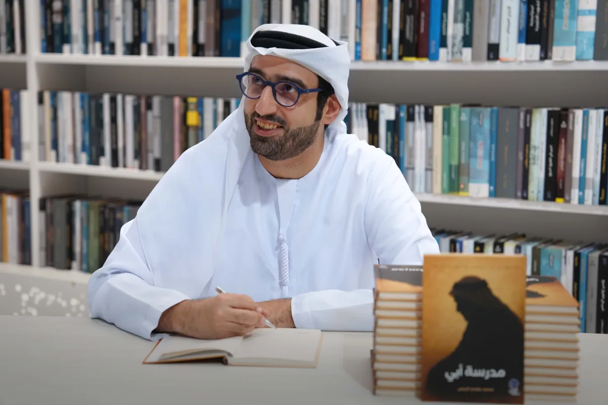 توقيع كتاب "مدرسة أبي" في مكتبة محمد بن راشد