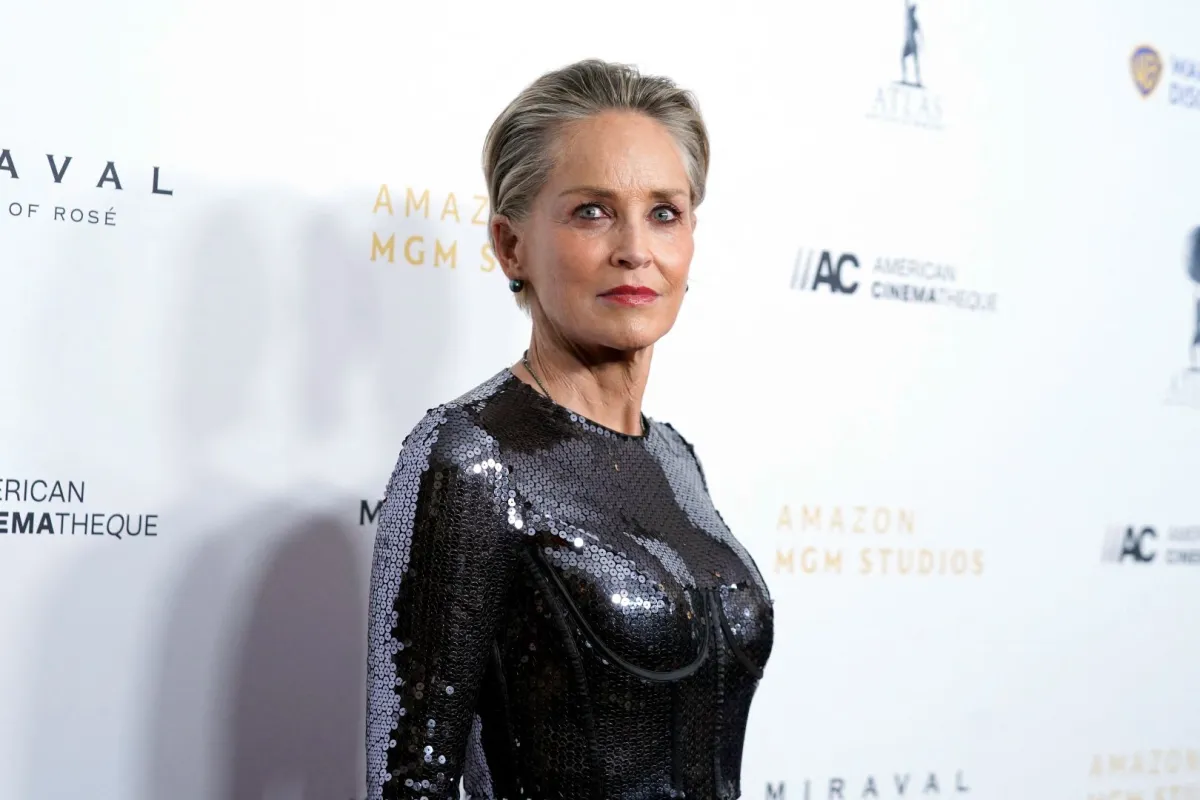 شارون ستون في بيفرلي هيلز، كاليفورنيا (Sharon Stone in Beverly Hills, California). مصدر الصورة: Presley Ann/Getty Images for American Cinematheque/AFP