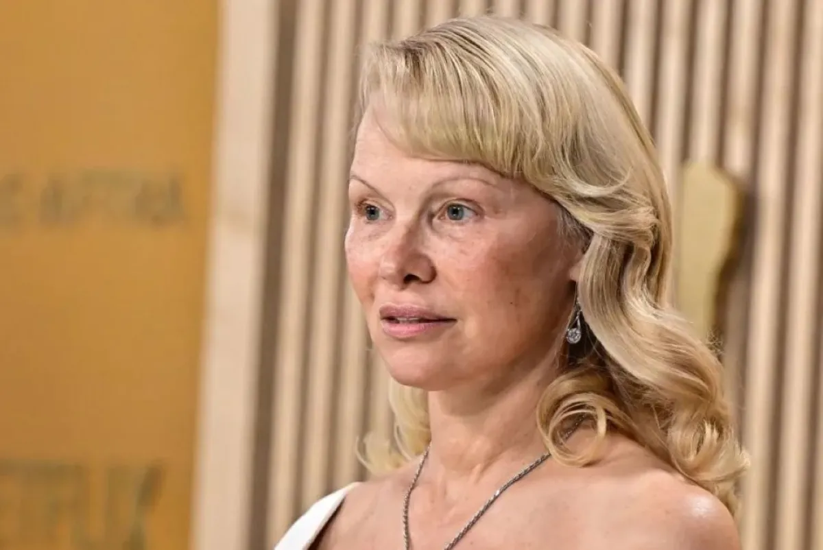 باميلا أندرسون في حفل توزيع جوائز ساغ 2025 (Pamela Anderson at the 2025 SAG Awards). مصدر الصورة: Frederic J. Brown / AFP