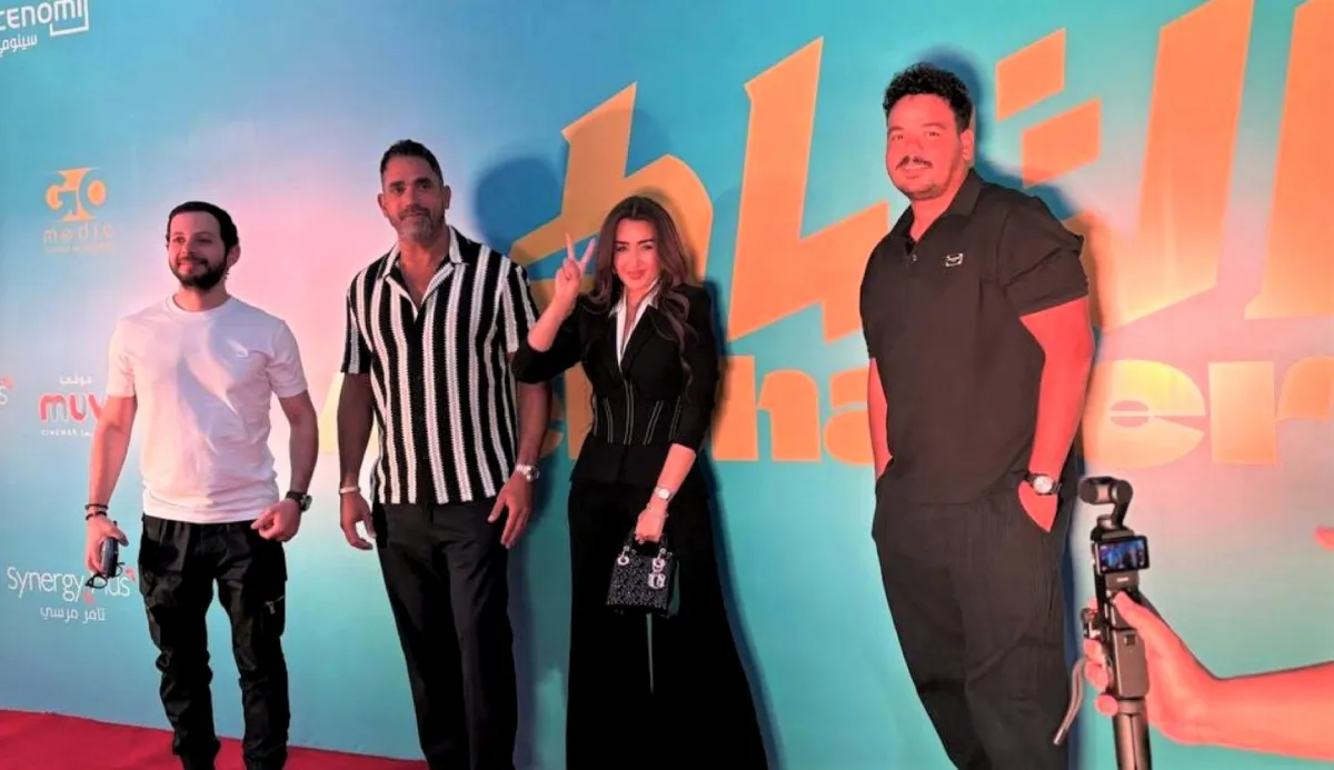 مصطفى غريب وأبطال فيلم الشاطر- الصورة خاصة لـ«سيدتي» تصوير: زكية البلوشي