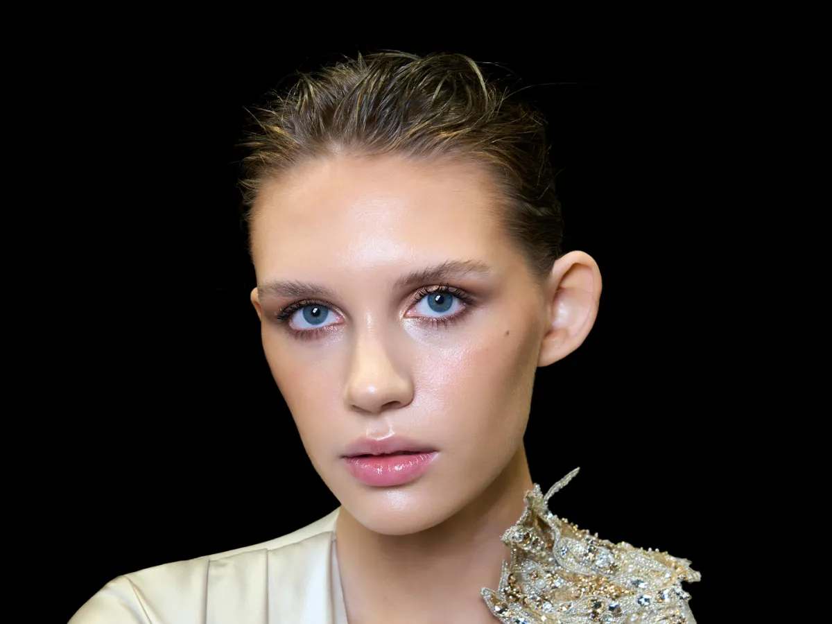 الروتين الليلي الأمثل لترطيب وعلاج البشرة الجافة أثناء النوم