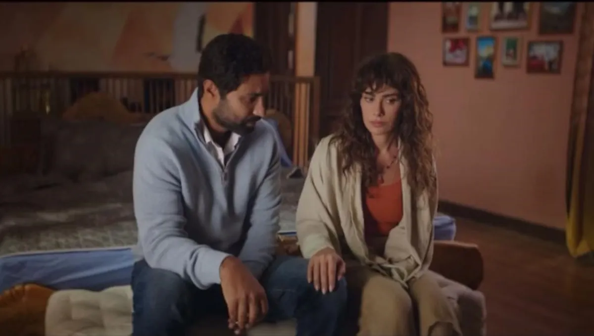 صبا مبارك وكريم فهمي في مشهد من مسلسل 220 يوم - الصورة من المركز الإعلامي للفنانة صبا مبارك