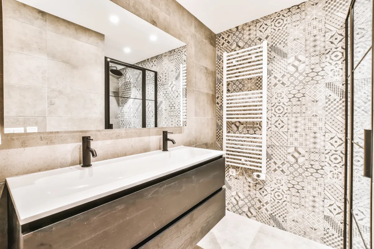 ديكورات هادئة في حمام المنزل