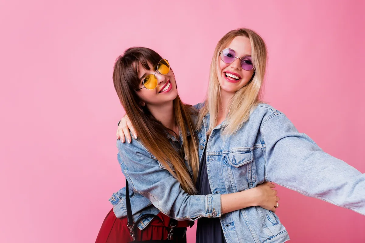 الأصدقاء الحقيقيون نعمة في حياتنا- المصدر: Freepik by svetlanasokolova