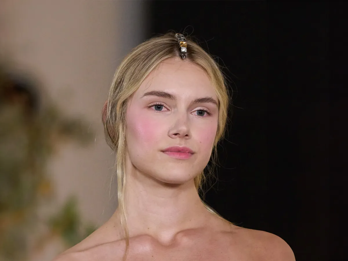 تسريحات شعر بسيطة في دقائق