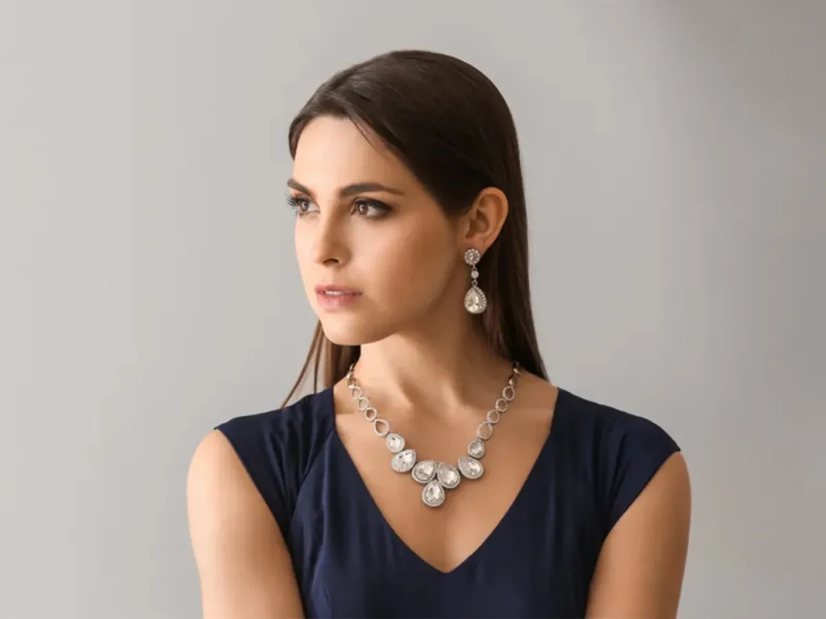 الفرق بين الذهب الأبيض والفضة الإسترليني- مصدر الصورة: Adobe Stock by Pixel-Shot