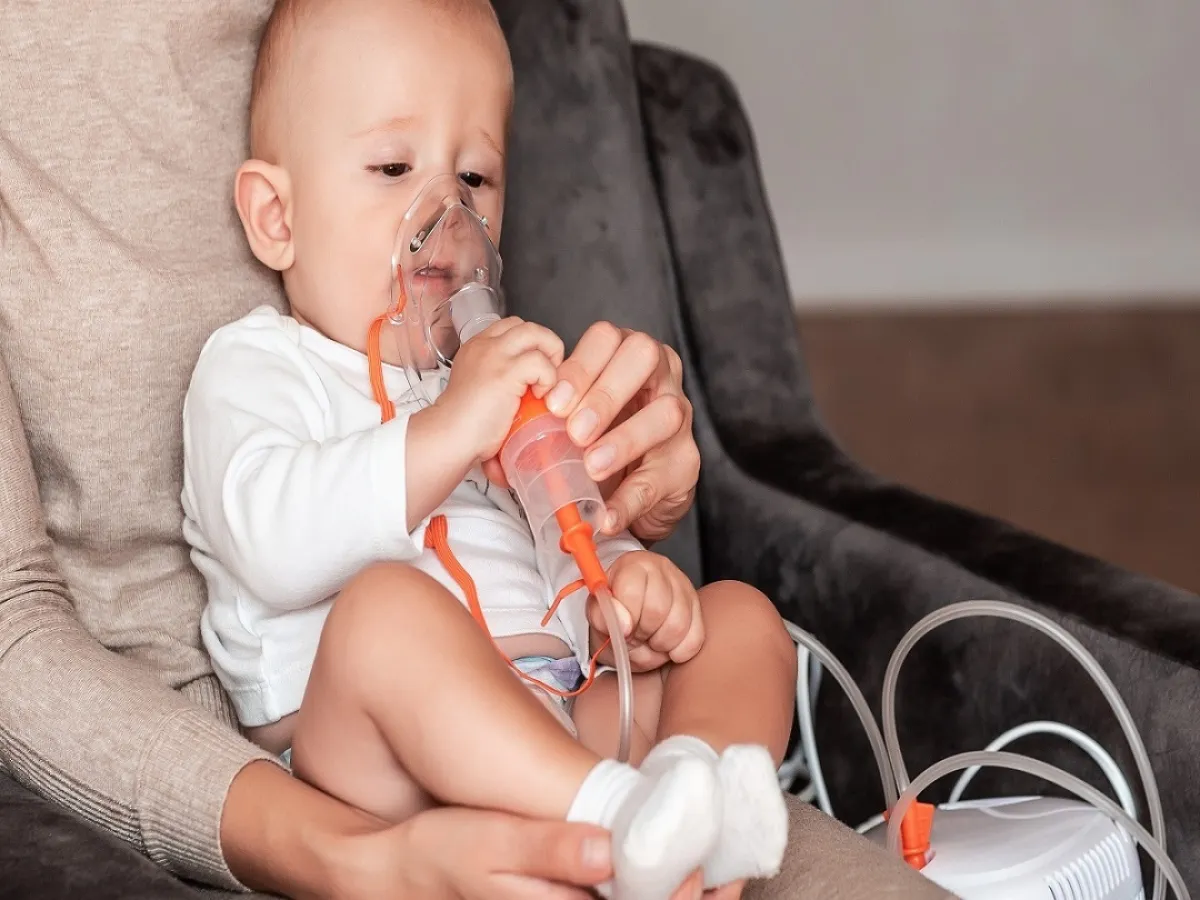 صورة لطفل يعاني من صعوبة التنفس