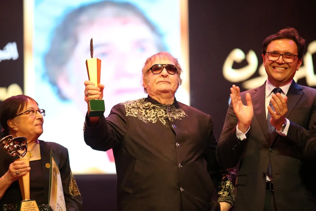 محيي إسماعيل لحظة تكريمه في المهرجان القومي للمسرح - الصورة من اللجنة الإعلامية للمهرجان
