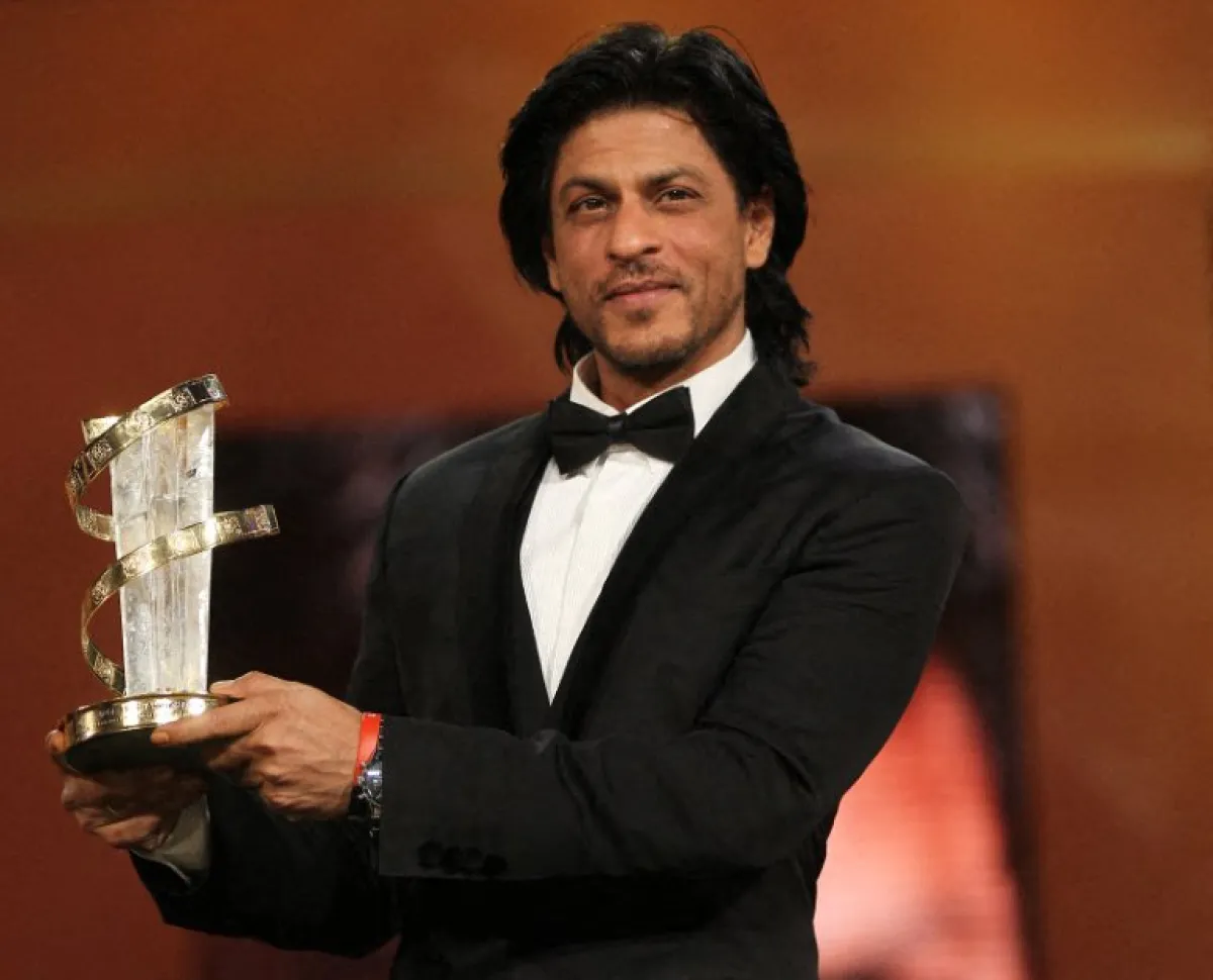 شاروخان Shahrukh Khan  يتسلم جائزة خاصة في مراكش – مصدر الصورة VALERY HACHE / AFP