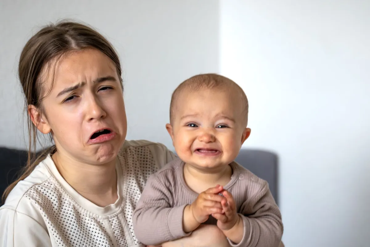 صورة تعبّر عن تعرُّض الأم للإيذاء