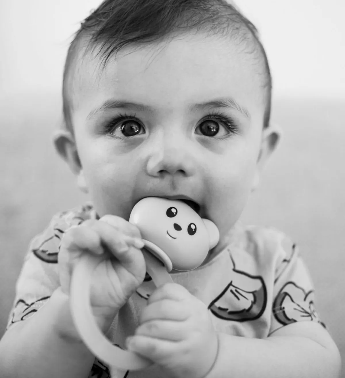 صورة طفل في سن التسنين