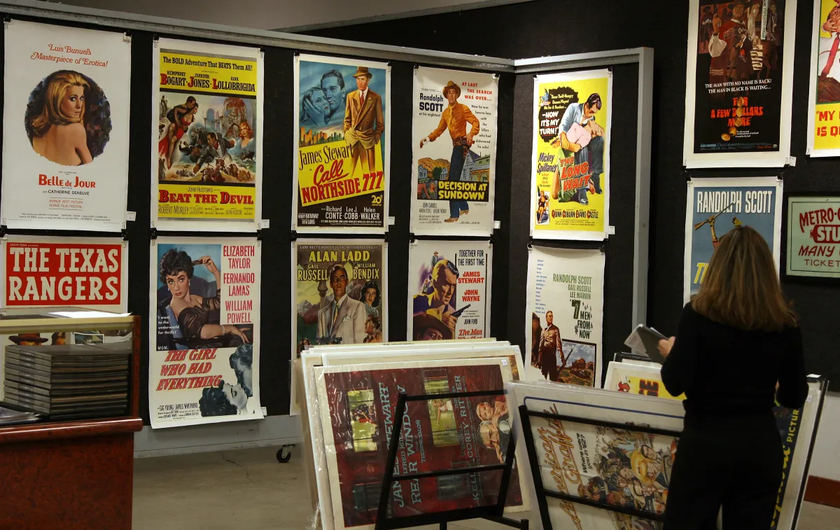 بوسترات أفلام كلاسيكية – مصدر الصورة Photo by GABRIEL BOUYS / AFP