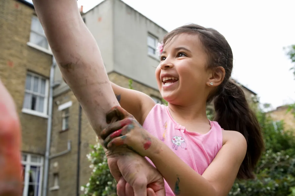 صورة طفلة مصابة بفرط الحركة