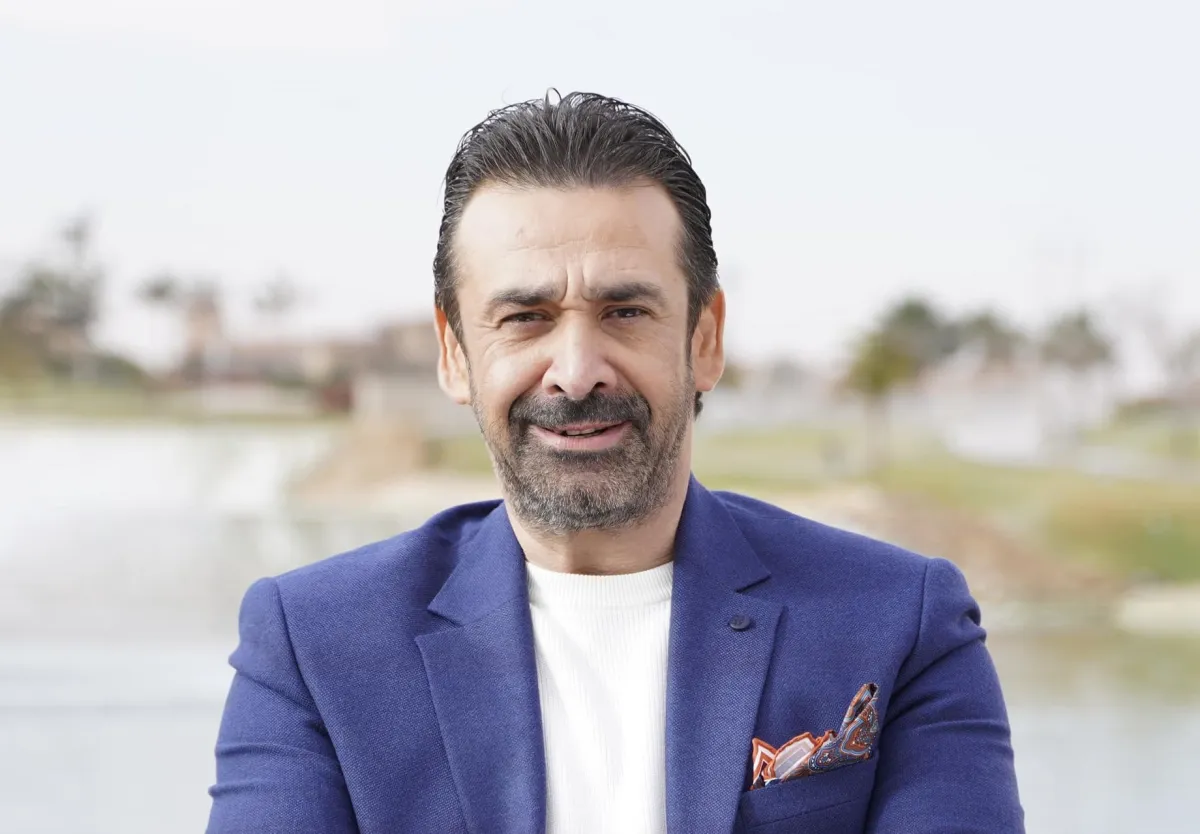 كريم عبد العزيز - الصورة من صفحته الرسمية على الفيسبوك