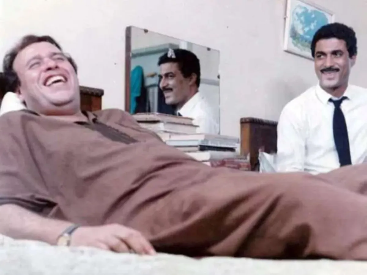 الفنان ممدوح وافي مع أحمد زكي في أحد المشاهد الفنية - الصورة أرشيفية 