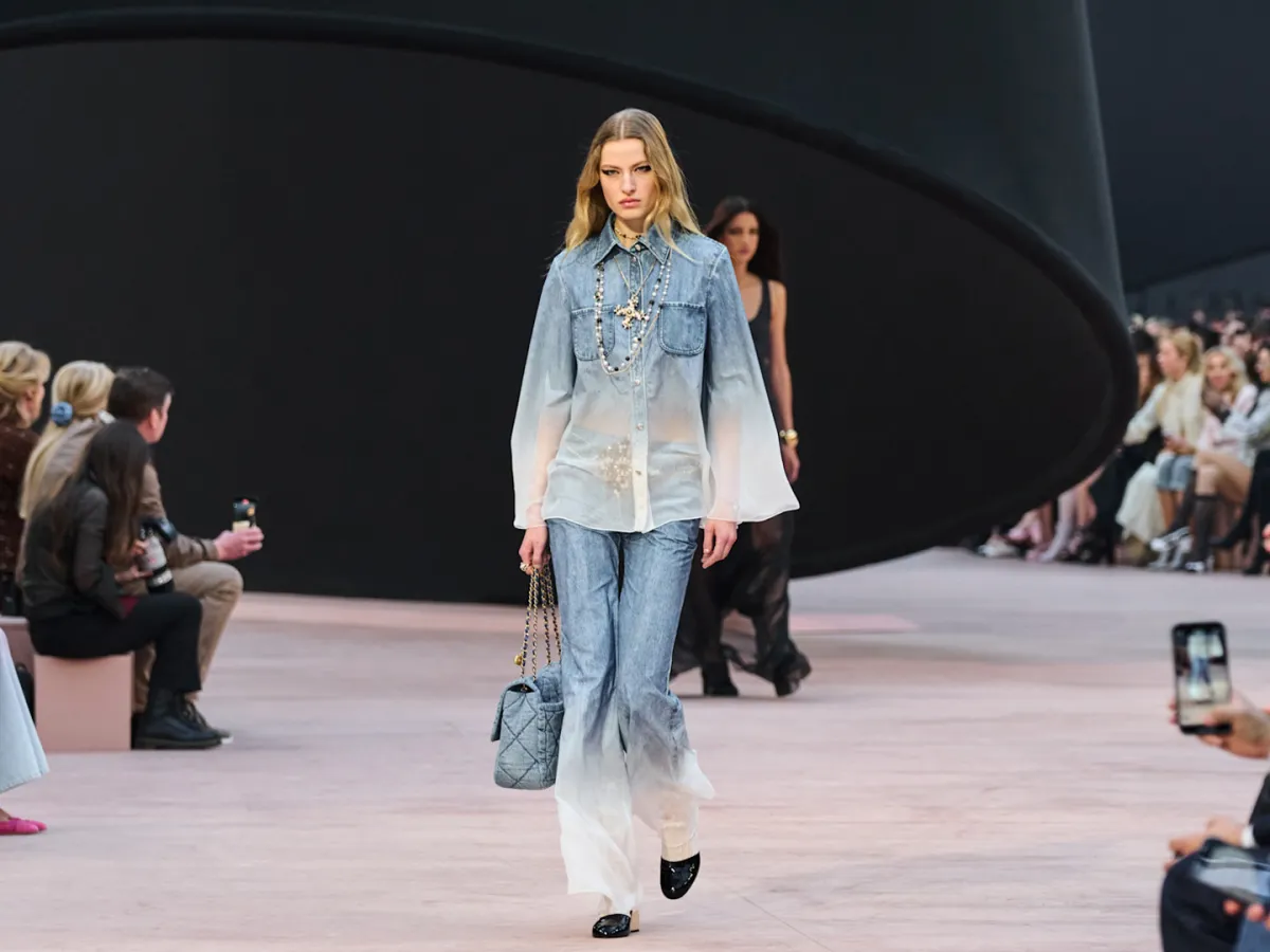 إطلالة من شانيل Chanel - الصورة من Launchmetrics/Spotlight ©