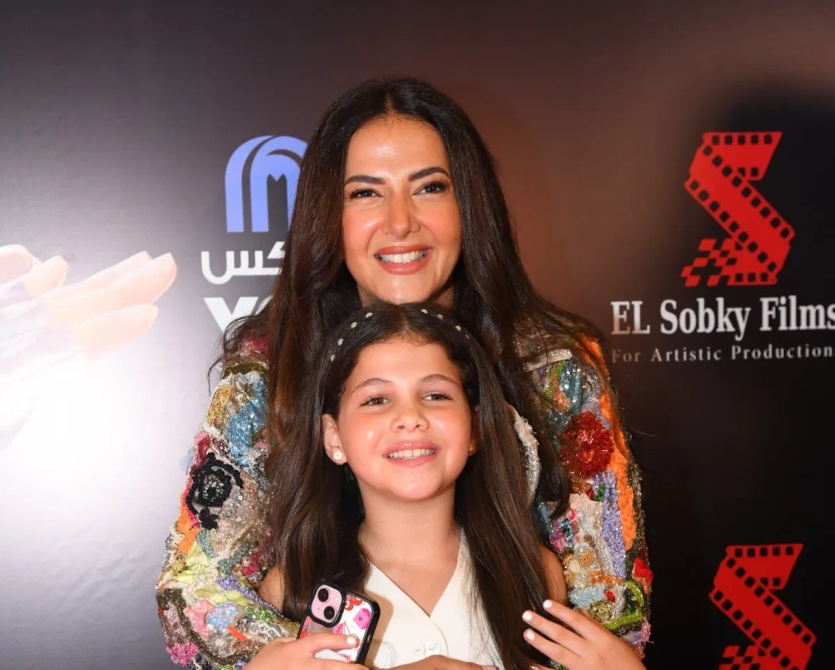 دنيا سمير غانم وابنتها كايلا من العرض الخاص لفيلم روكي الغلابة - الصورة من الشركة المنتجة