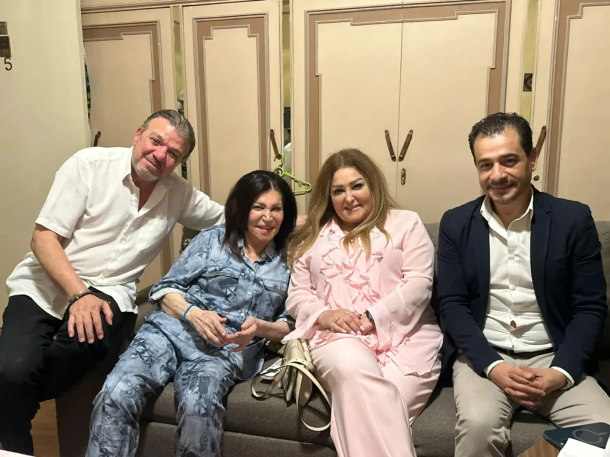 وفد من وزارة الثقافة ونقابة الممثلين يزور الفنانة نجوى فؤاد - الصورة من المركز الإعلامي للنقابة