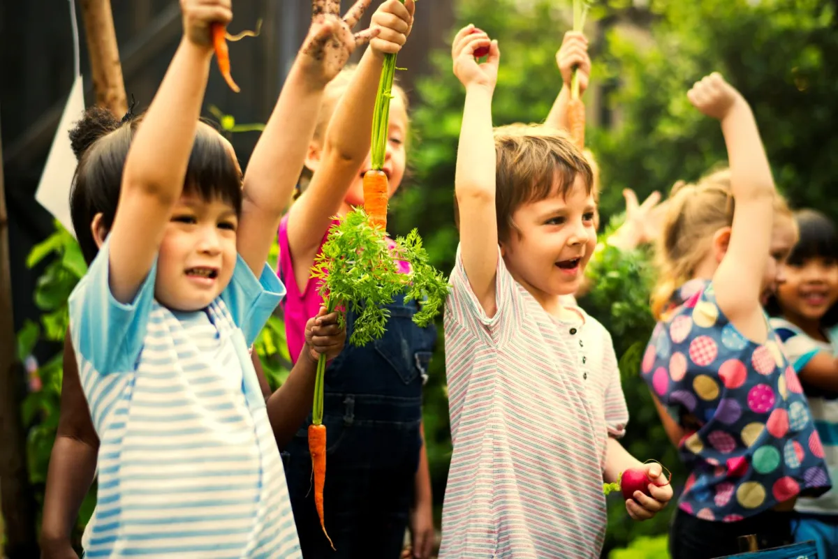 صورة أطفال نباتيين