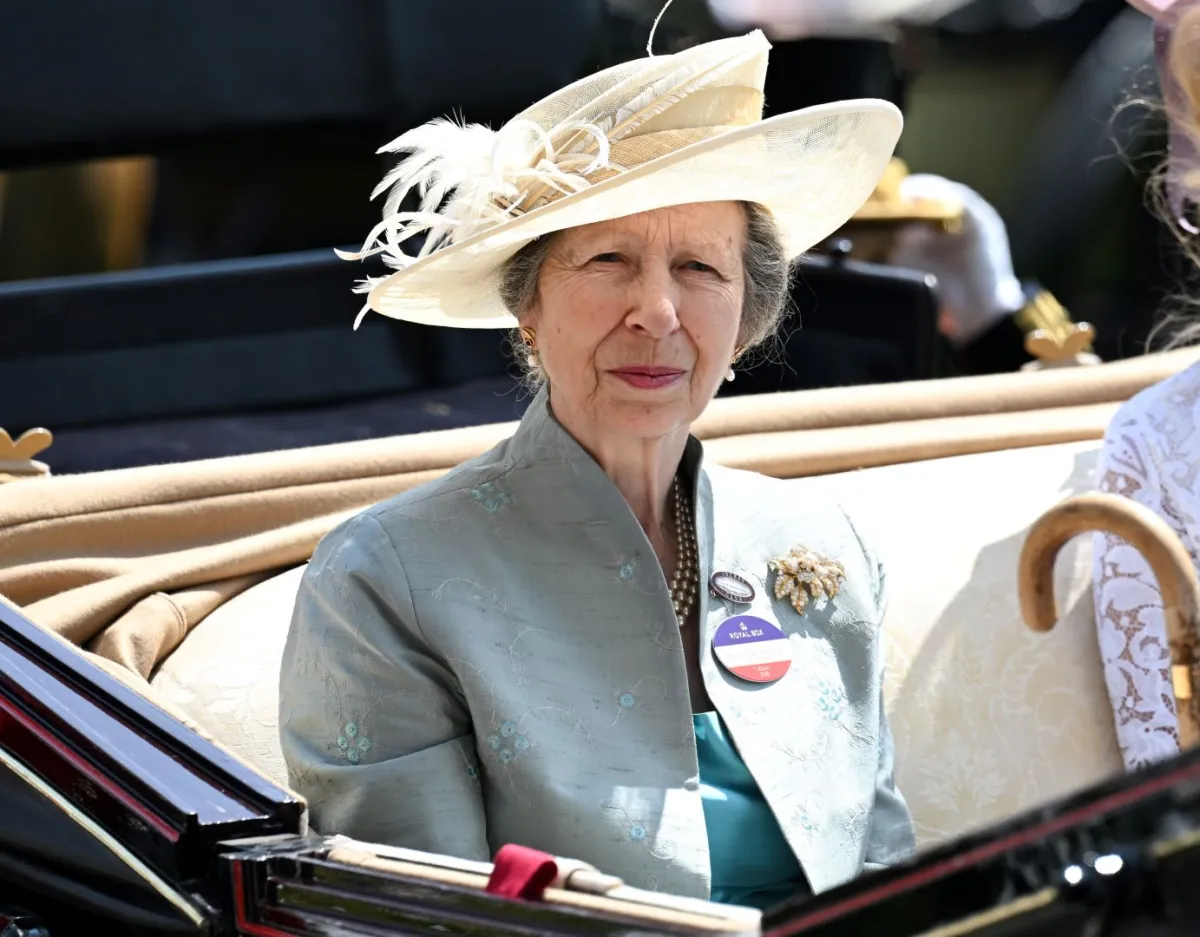 الأميرة آن في مضمار سباق أسكوت في أسكوت، إنجلترا (Princess Anne at Ascot Racecourse in Ascot, England). مصدر الصورة: Samir Hussein/WireImage